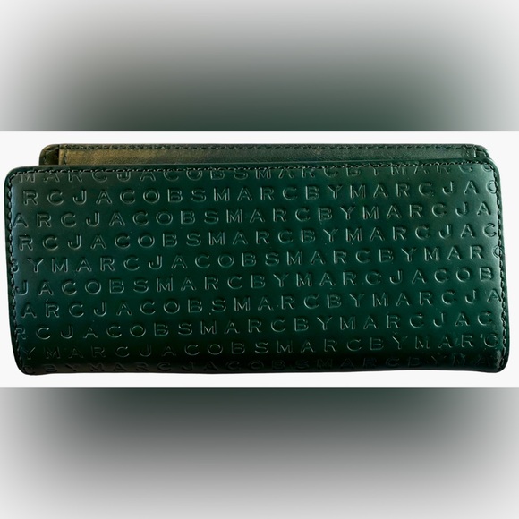Hostess Pick x 2 🥳💥🔥 Marc Jacobs Embossed Green Wallet - Picture 3 of 11